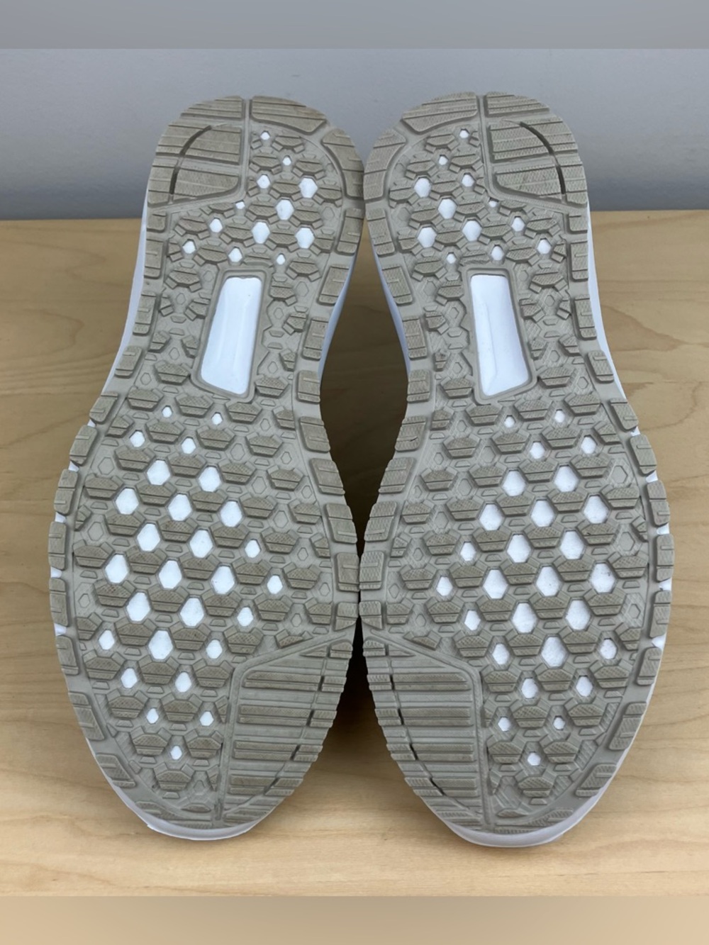 Adidas Women’s Size 9.0 Ultimashow Athletic Running Shoes Gray & White Low Top - Picture 8 of 10